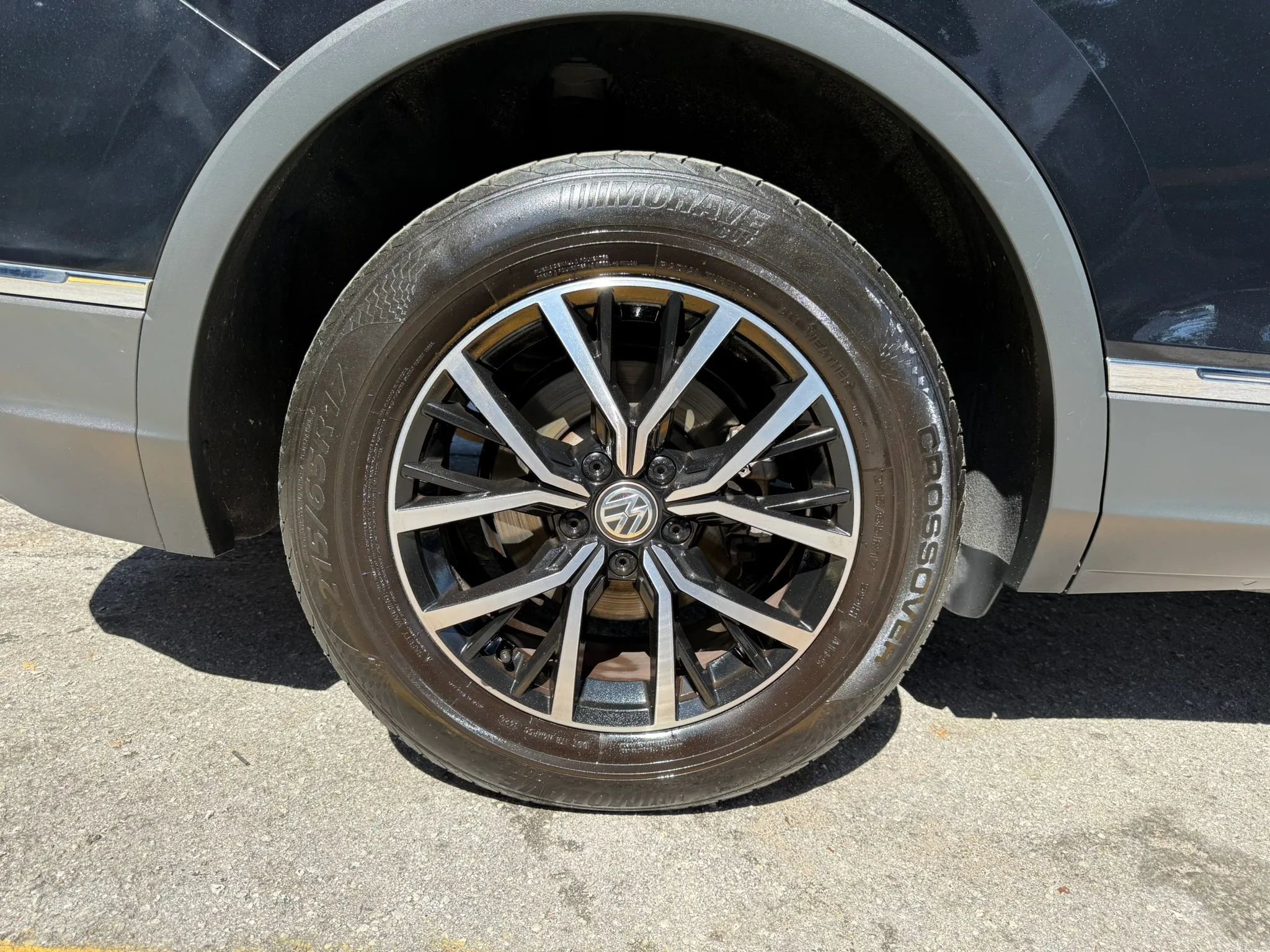 Used 2021 Volkswagen Tiguan SE FWD image 20
