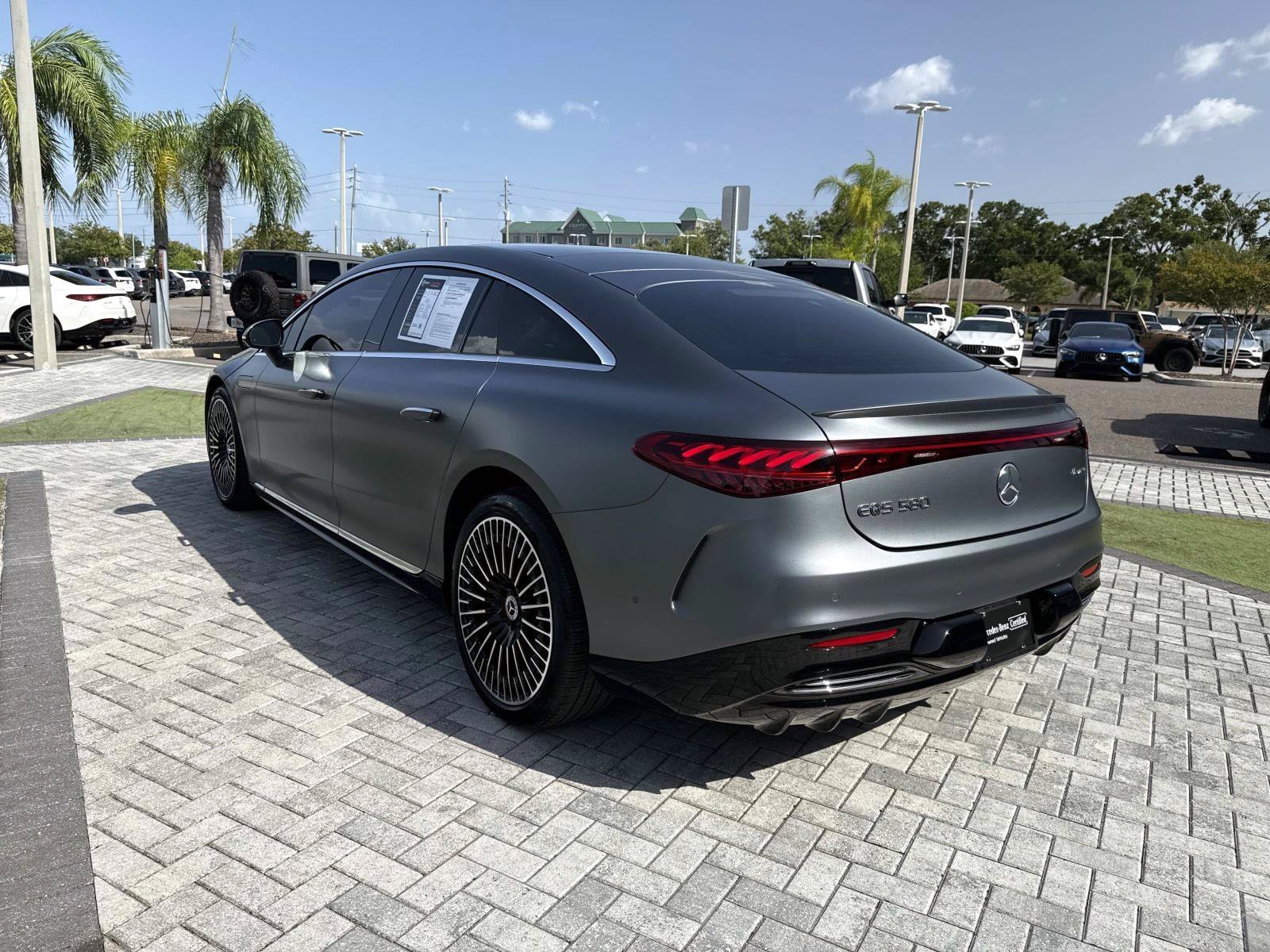 Used 2022 Mercedes-Benz EQS 580 4MATIC Sedan image 4