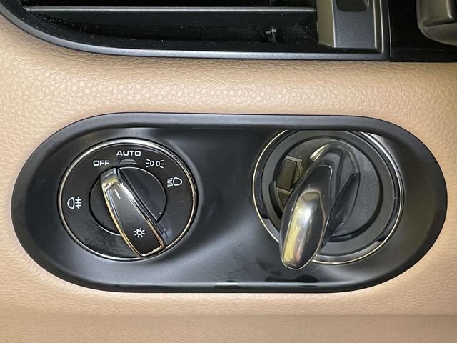 Certified 2020 Porsche Macan AWD/4WD image 42