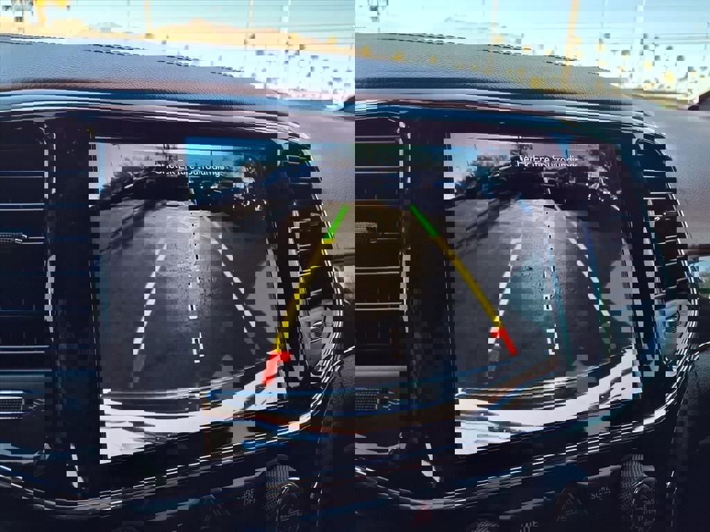 Used 2020 Jeep Grand Cherokee Overland image 3