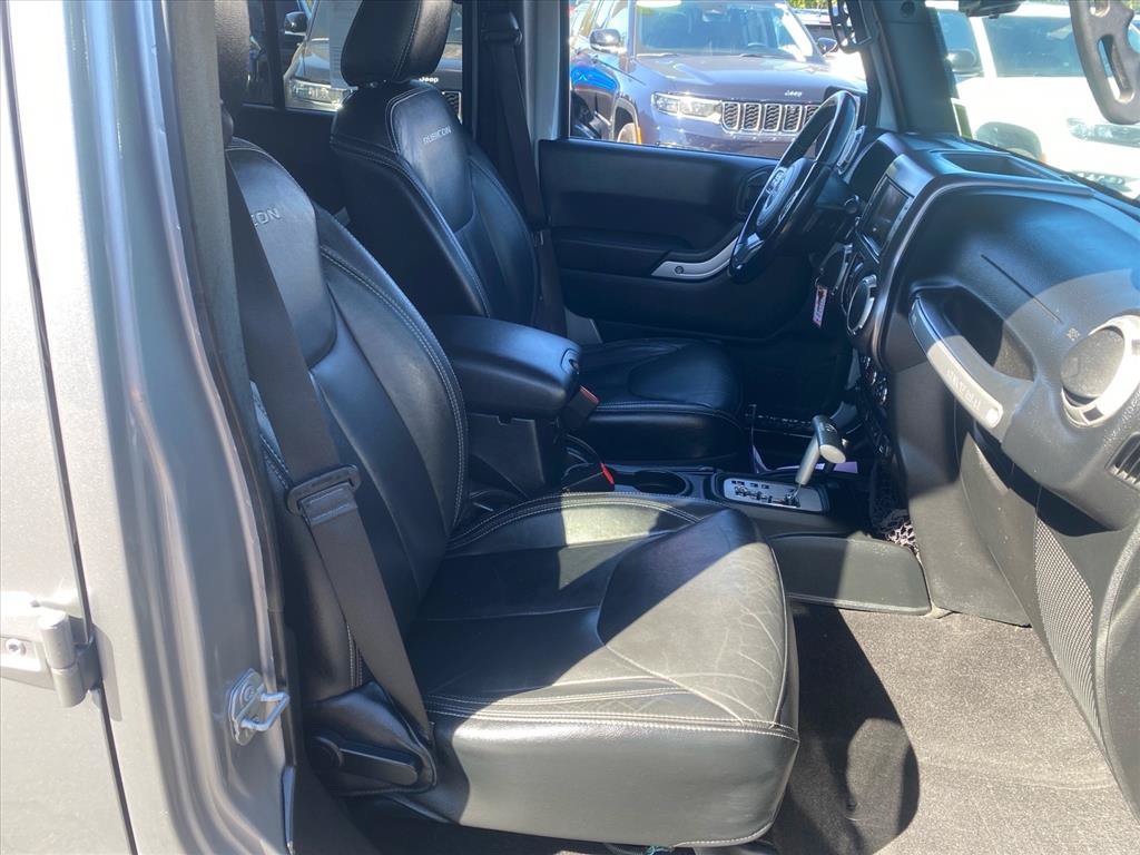 Used 2018 Jeep Wrangler Unlimited Rubicon w/ Connectivity Group AWD/4WD image 25