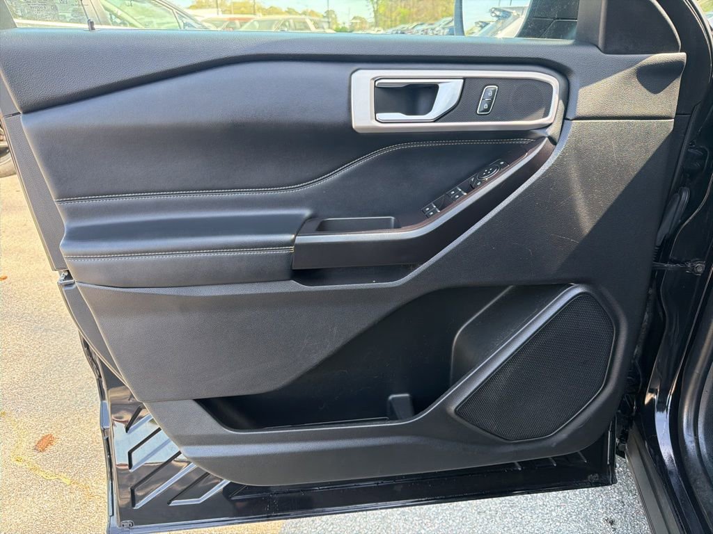 Used 2020 Ford Explorer XLT w/ Equipment Group 202A image 12