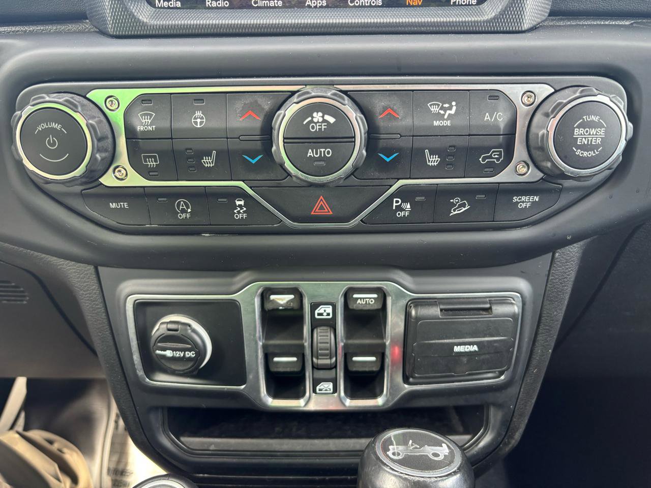 Used 2018 Jeep Wrangler Unlimited Sahara AWD/4WD image 23