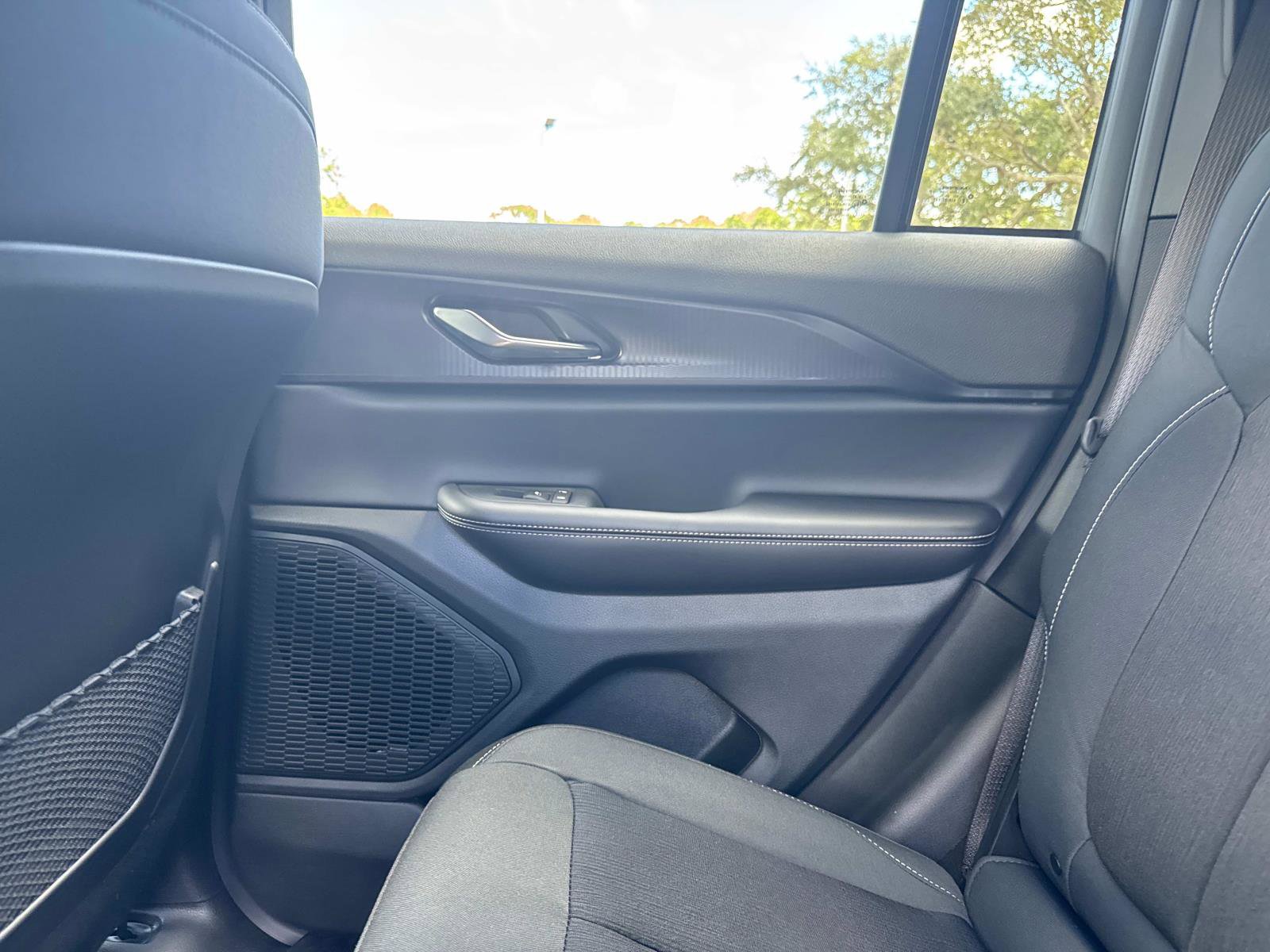 New 2025 Jeep Grand Cherokee Laredo X w/ Luxury Tech Group I image 14