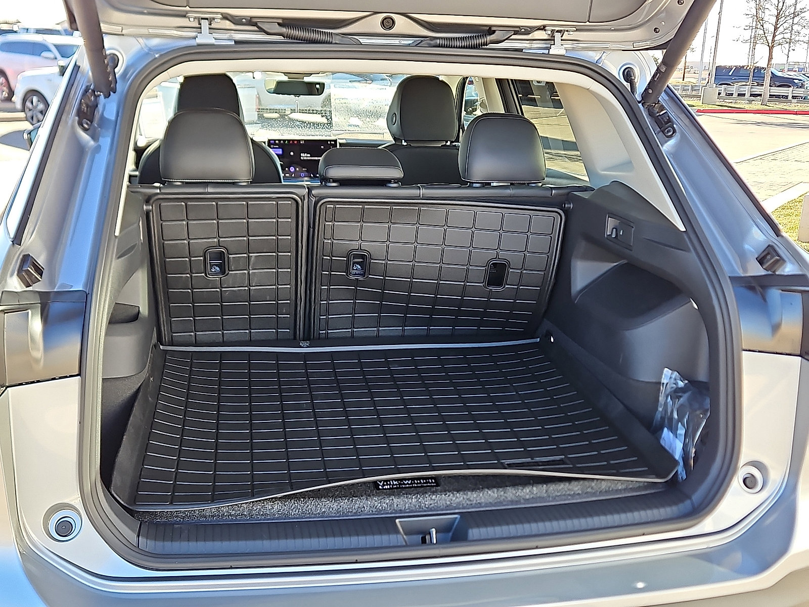 New 2026 Volkswagen Tiguan SE image 7