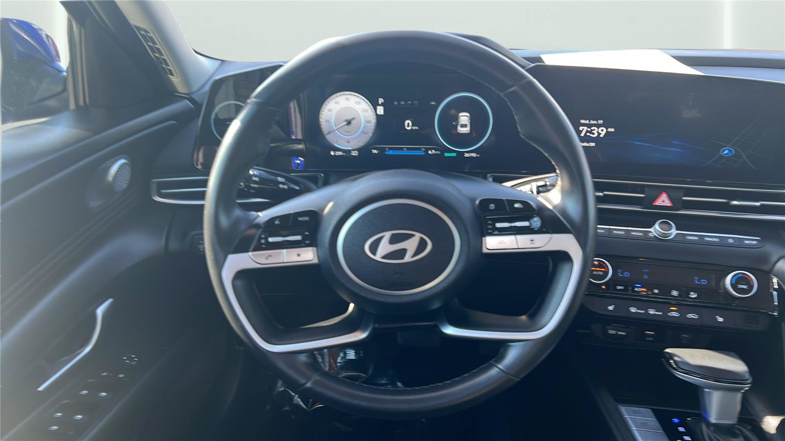 Used 2025 Hyundai Elantra Limited FWD image 11