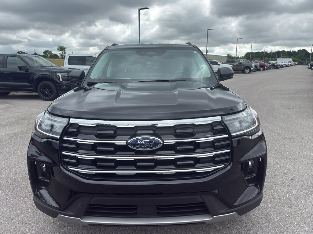 Certified 2025 Ford Explorer Active w/ Active Comfort Package AWD/4WD image 2