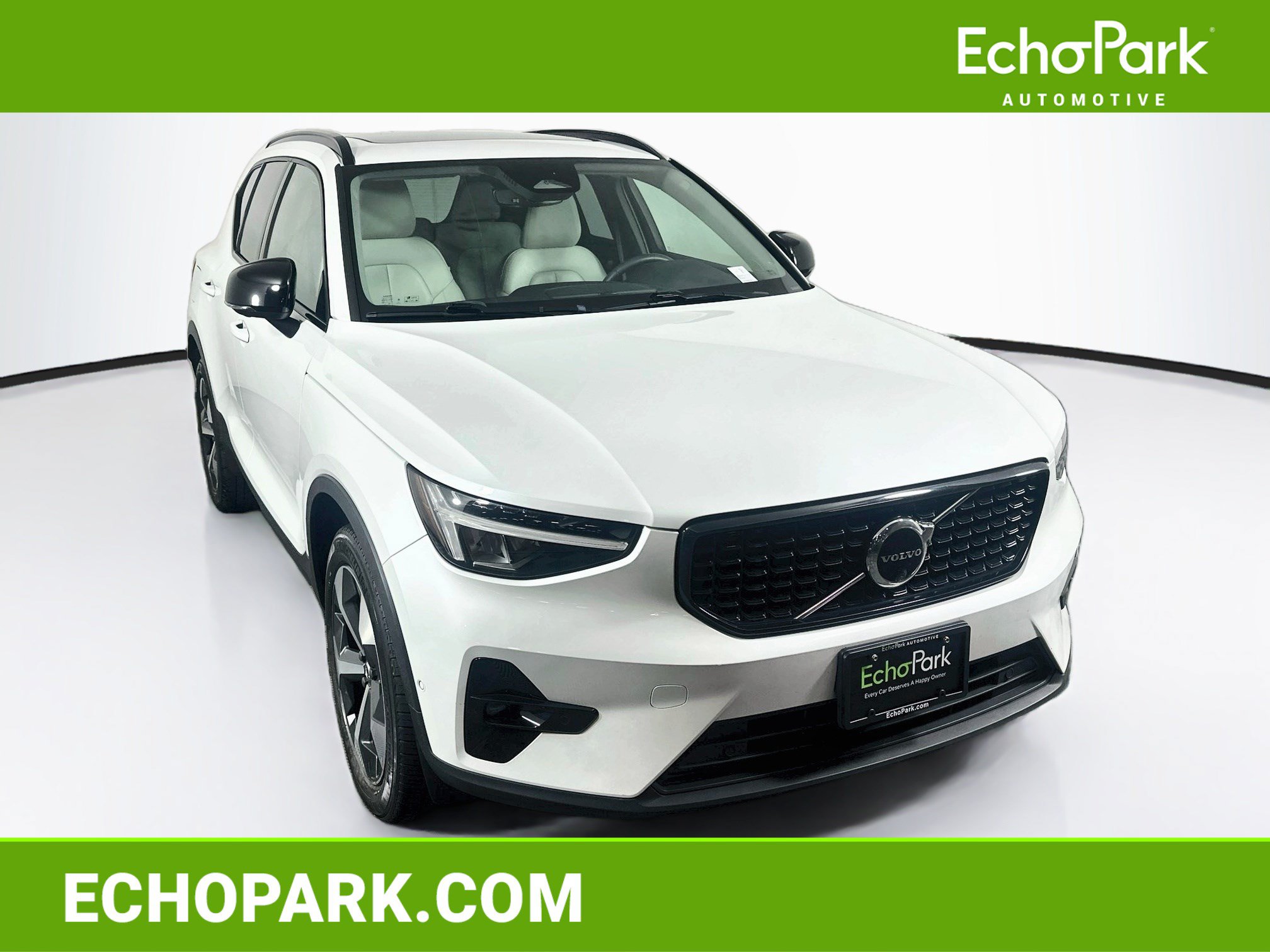 Used 2023 Volvo XC40 B4 Ultimate FWD image 1