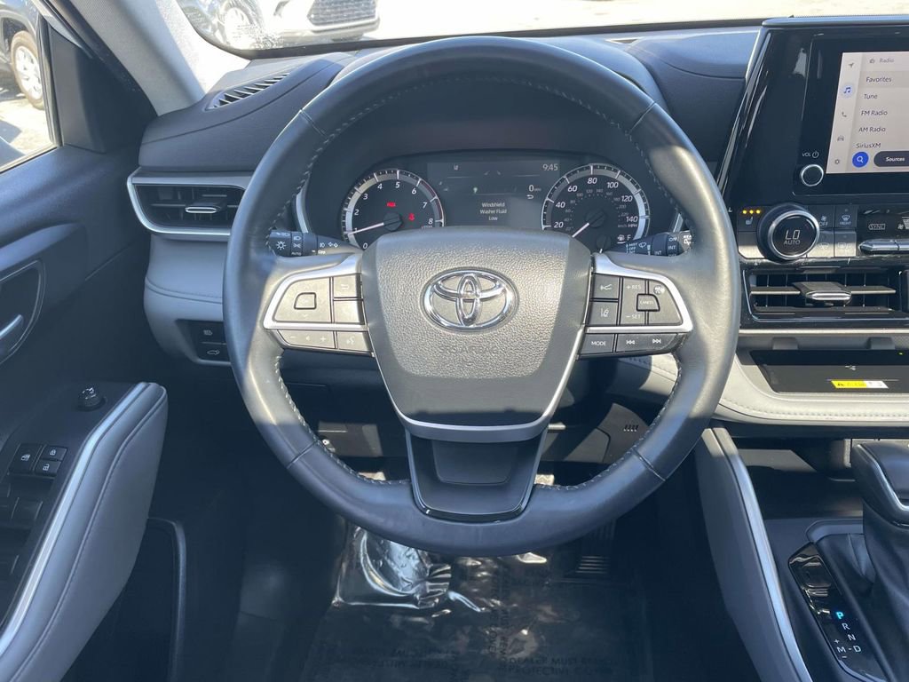 Used 2023 Toyota Highlander XLE AWD/4WD image 25