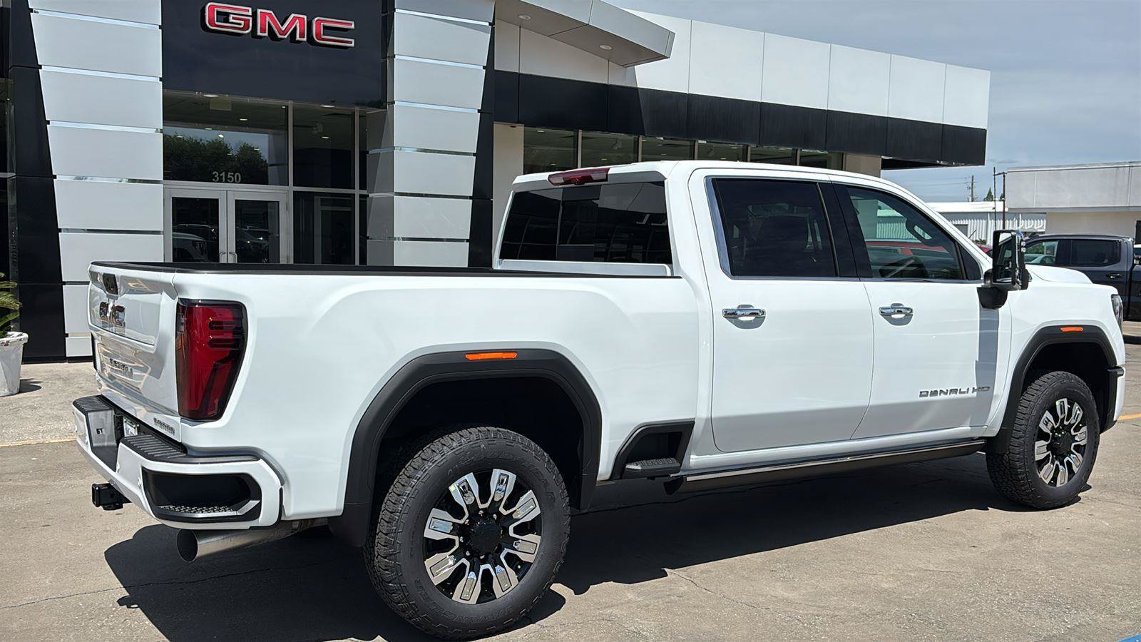 New 2026 GMC Sierra 2500 Denali w/ Denali Reserve Package AWD/4WD image 8