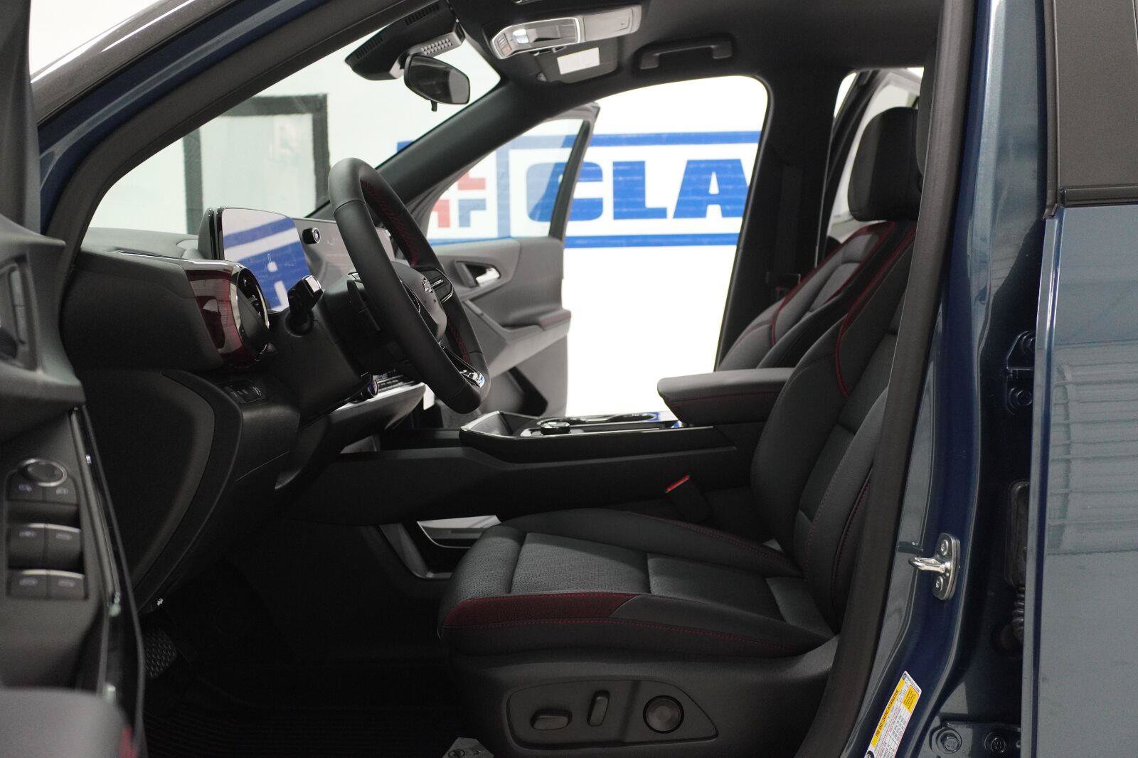 New 2027 Chevrolet Equinox RS w/ LPO, Floor Liner Package FWD image 5