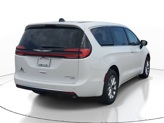 New 2026 Chrysler Pacifica Limited w/ Trailer Tow Group AWD/4WD image 4