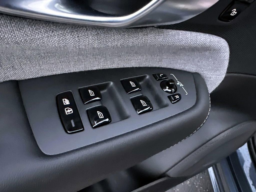 Used 2025 Volvo XC90 T8 Ultra image 12