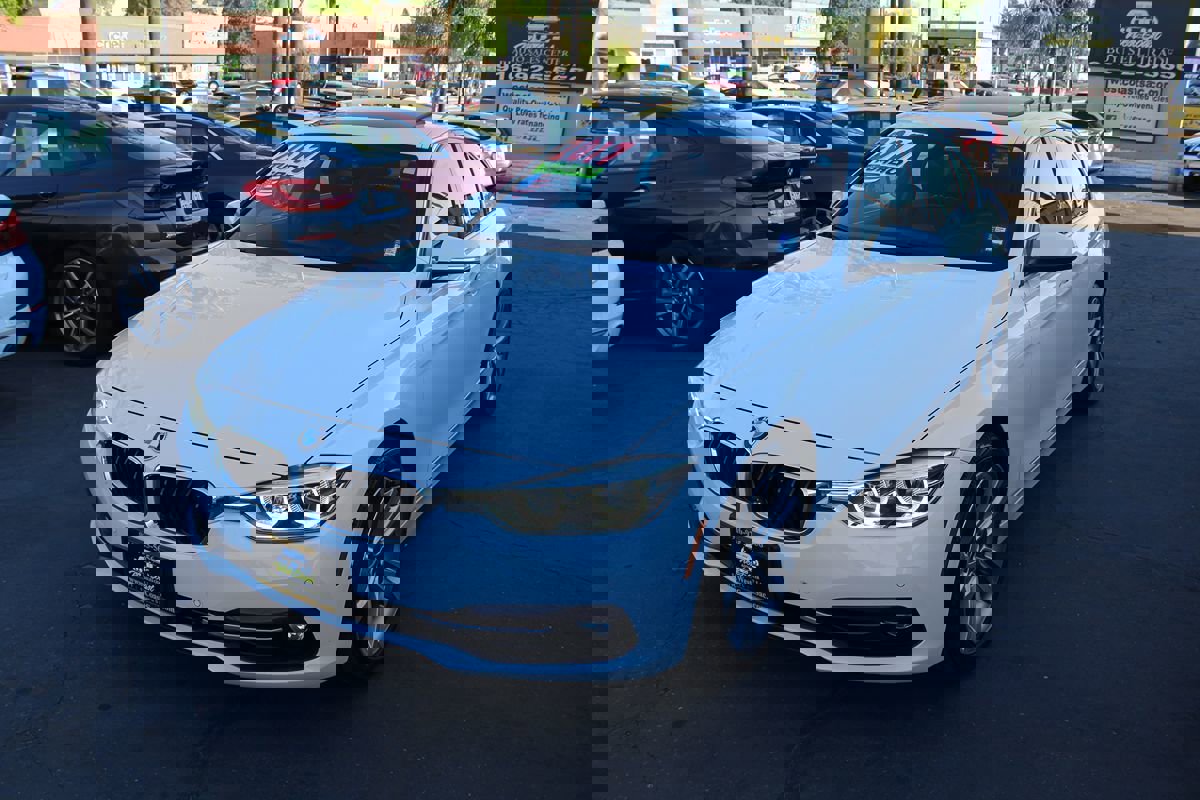 Used 2017 BMW 330i Sedan RWD image 4