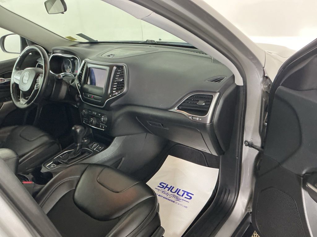 Used 2019 Jeep Cherokee Latitude Plus image 10