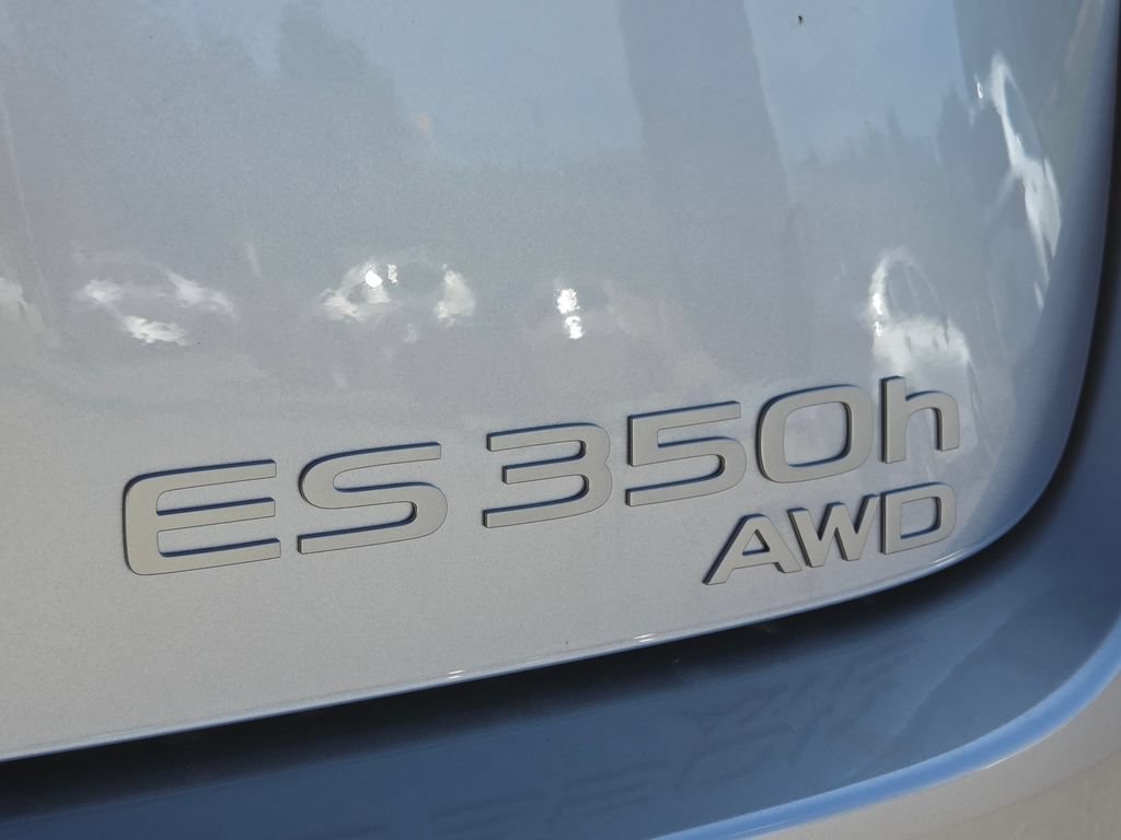 New 2026 Lexus ES 350h AWD image 32
