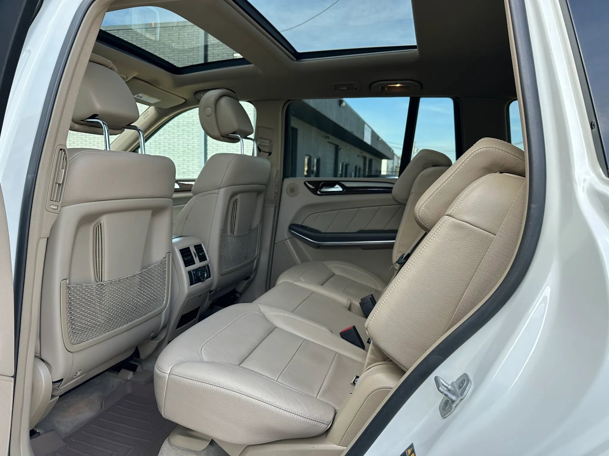 Used 2015 Mercedes-Benz GL 550 4MATIC image 18