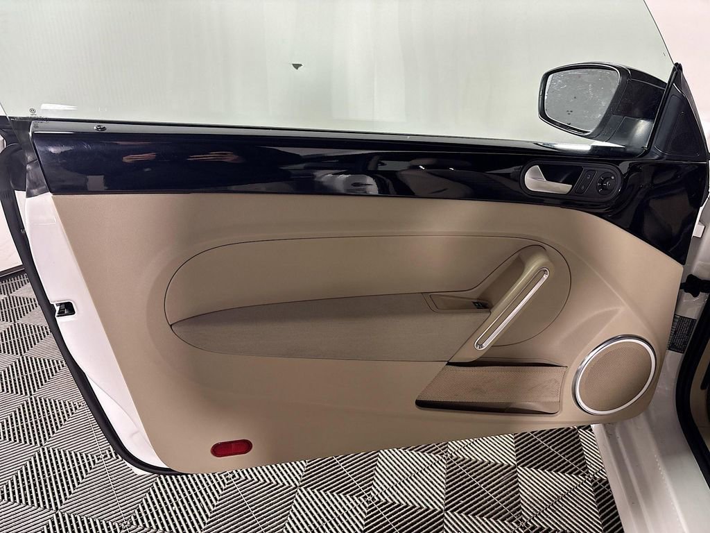 Used 2013 Volkswagen Beetle 2.0T image 10