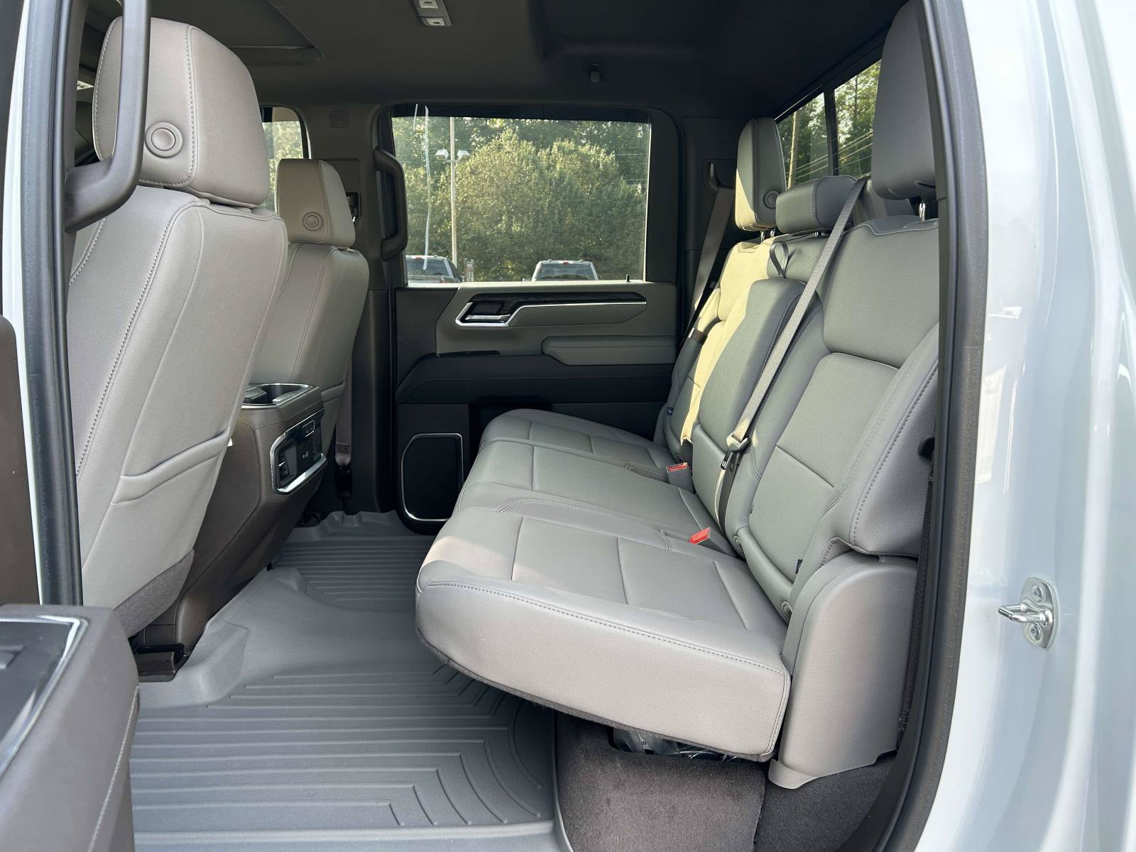 Used 2025 GMC Sierra 2500 SLT w/ SLT Premium Package AWD/4WD image 11