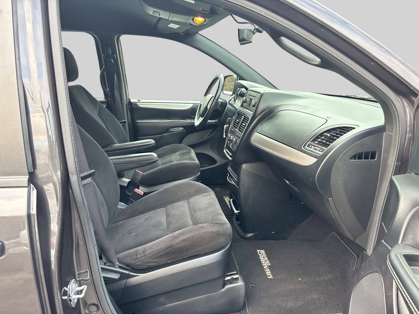 Used 2015 Dodge Grand Caravan SE w/ Quick Order Package 29E SE image 17