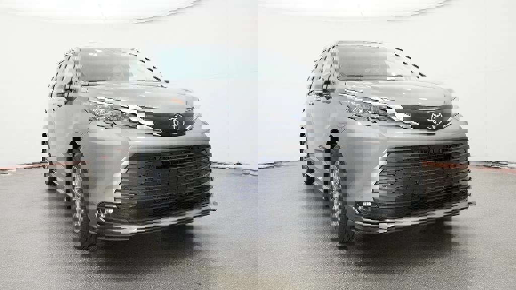 New 2026 Toyota Sienna XLE video 2