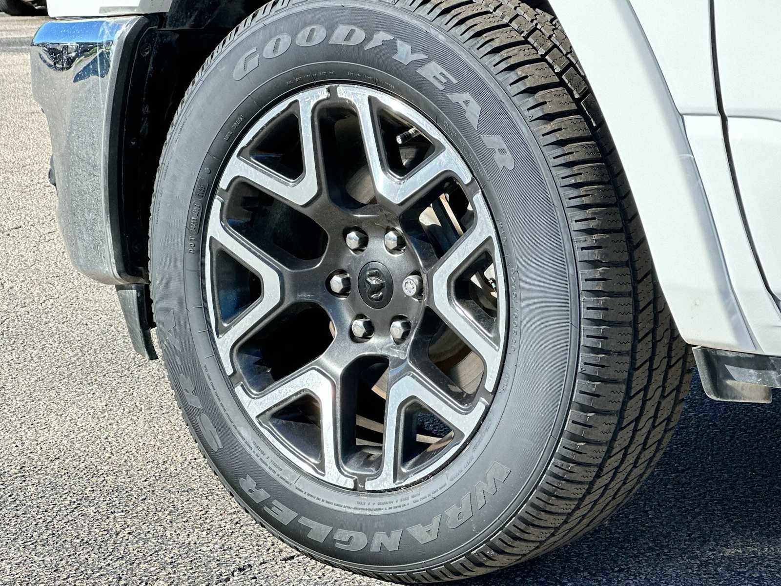 Used 2025 RAM 1500 Laramie image 11