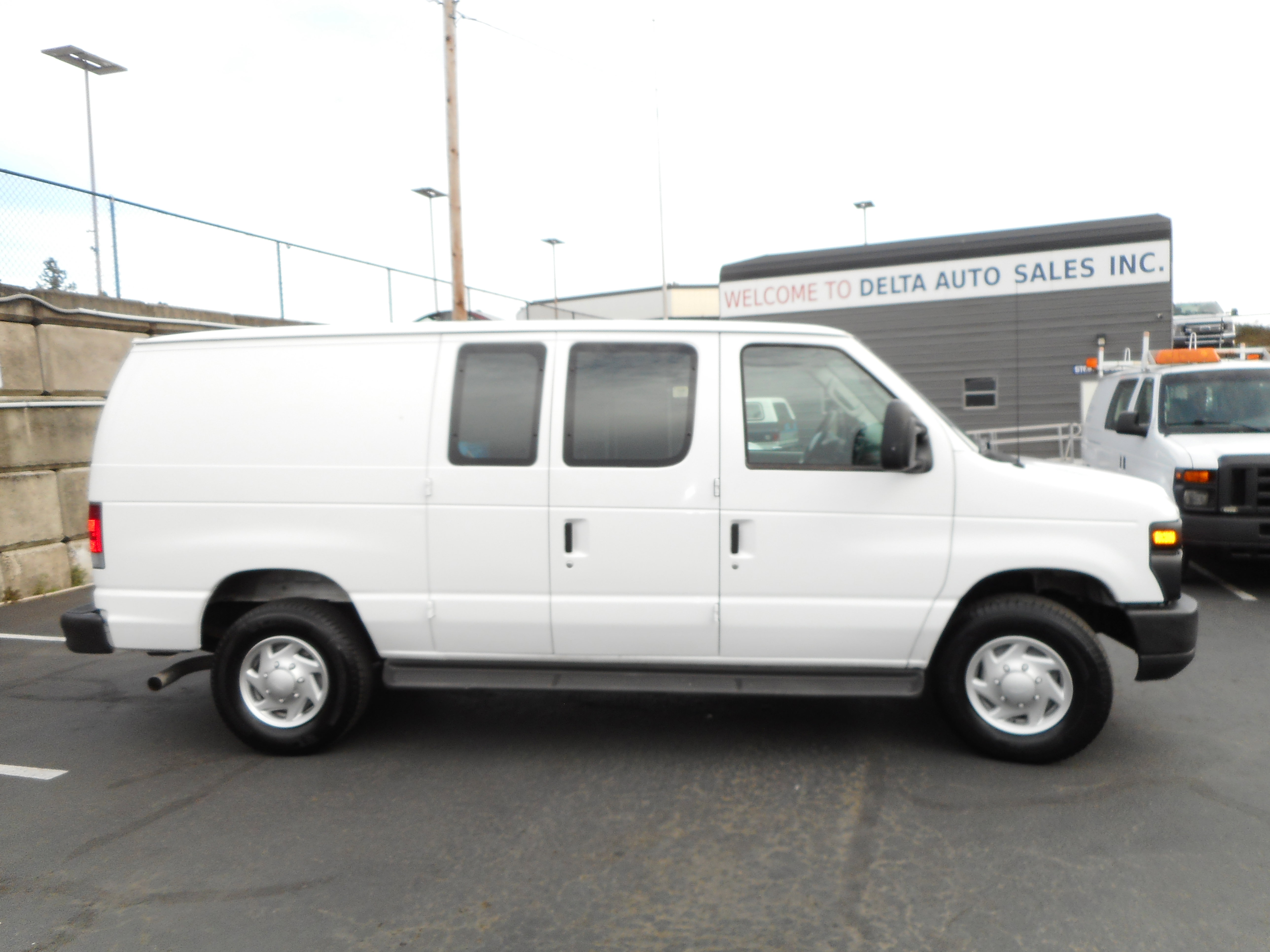 Used 2008 Ford E-350 and Econoline 350 Super Duty image 4