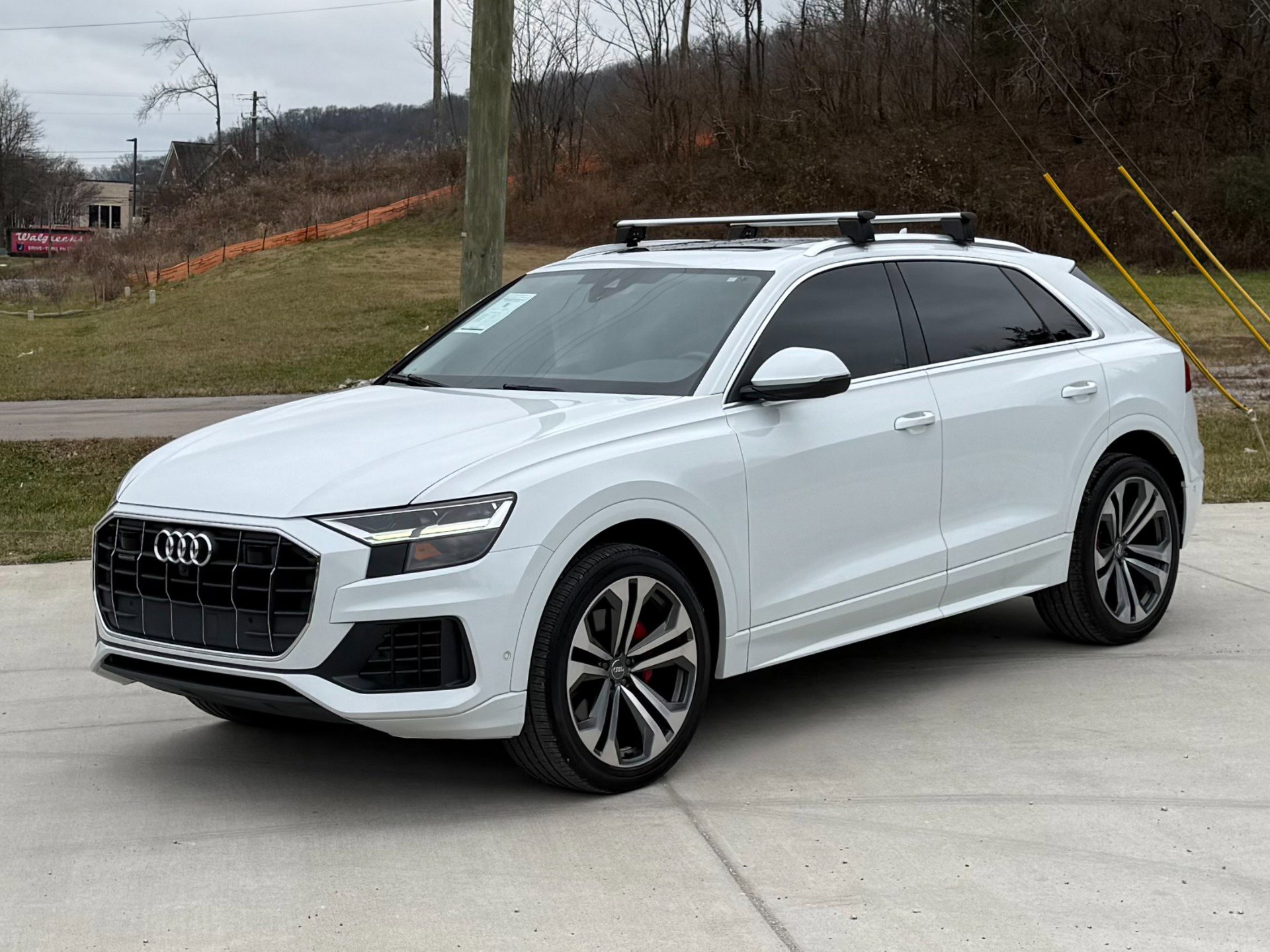 Used 2019 Audi Q8 Premium Plus w/ Premium Plus image 2