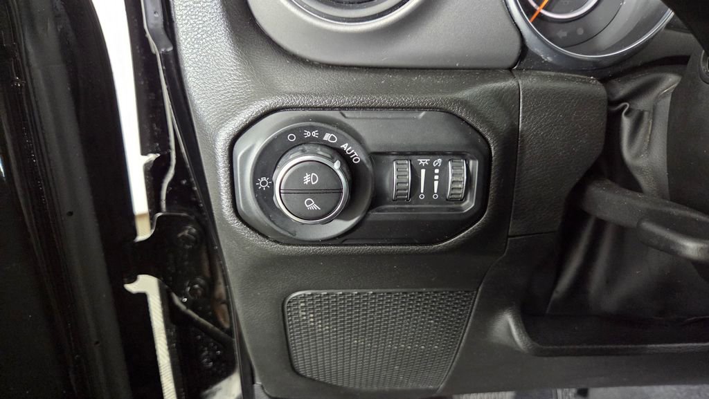 Used 2022 Jeep Gladiator Willys image 17