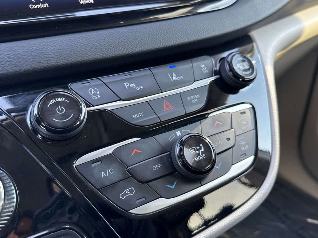 Used 2024 Chrysler Pacifica Touring-L image 25