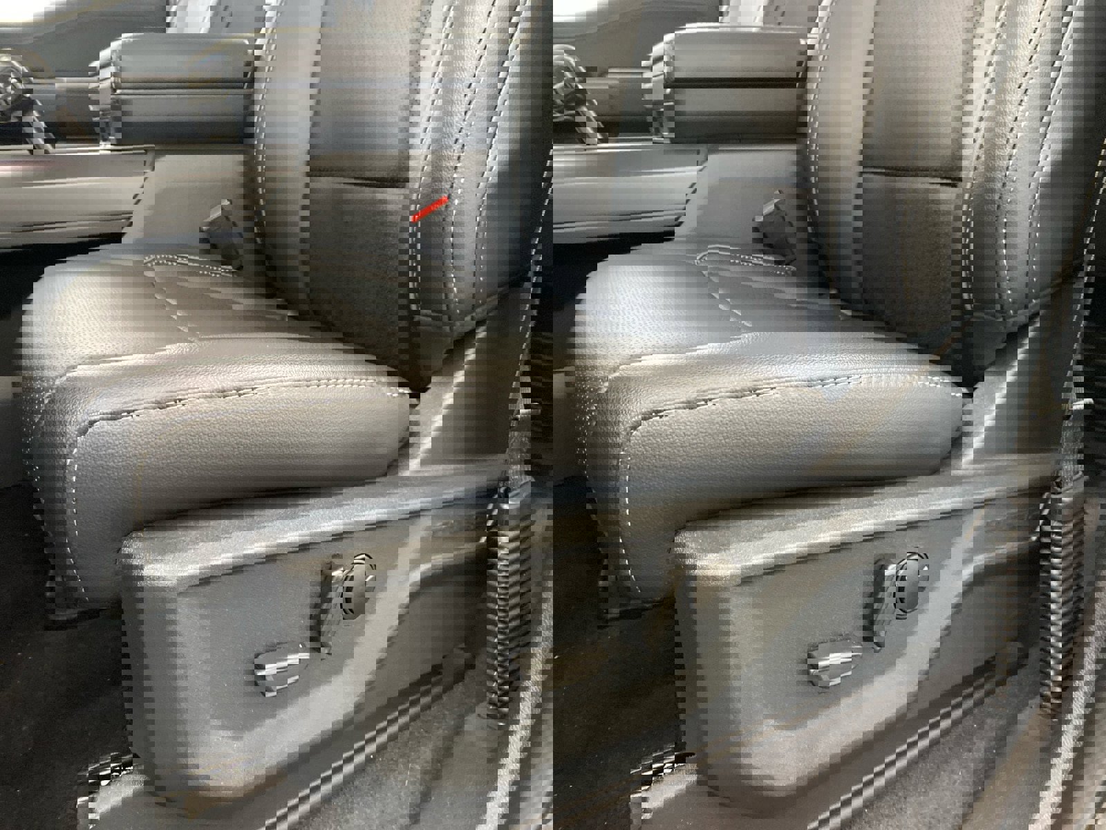 New 2026 Ford F150 Lariat w/ Equipment Group 501A Mid AWD/4WD image 18