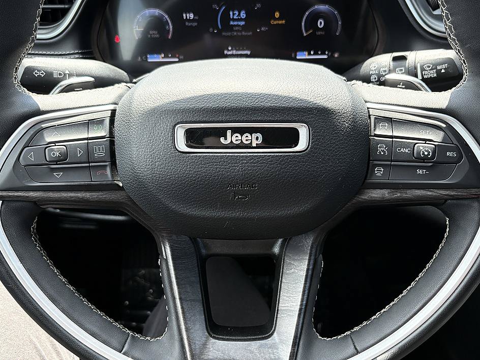 Used 2023 Jeep Grand Cherokee L Limited w/ Black Appearance Package AWD/4WD image 19