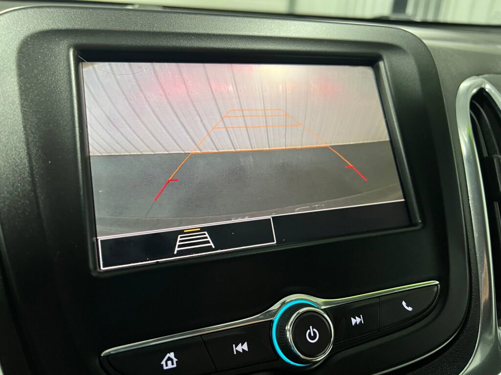 Used 2023 Chevrolet Equinox LT w/ Driver Convenience Package image 9