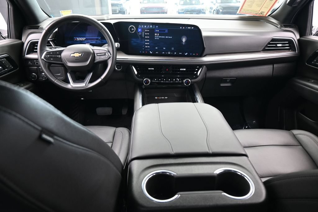 Used 2025 Chevrolet Suburban LT RWD image 46