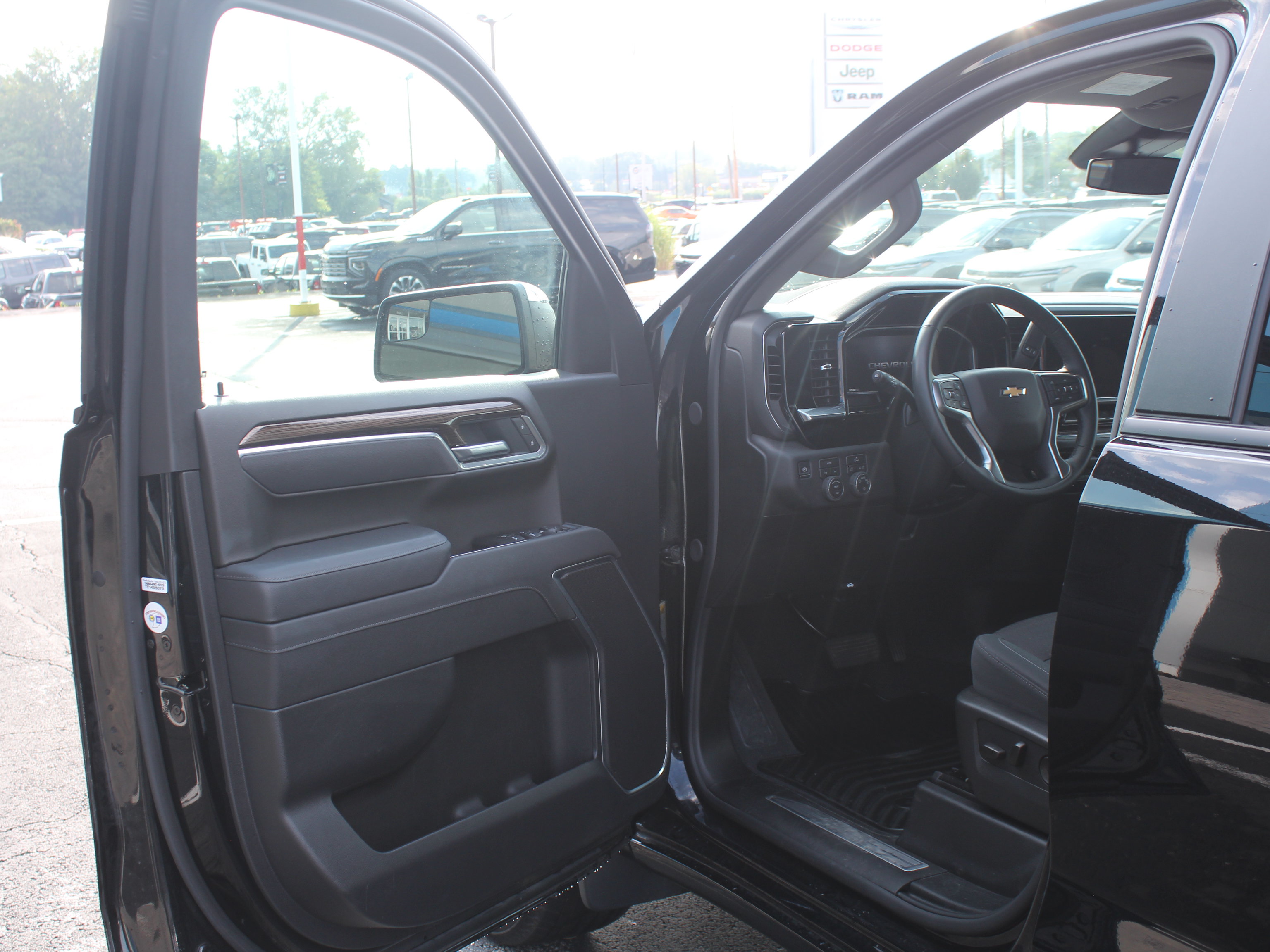 Certified 2026 Chevrolet Silverado 1500 LT AWD/4WD image 12