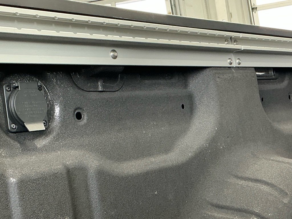 Used 2024 Nissan Titan SV w/ SV Convenience Package image 8