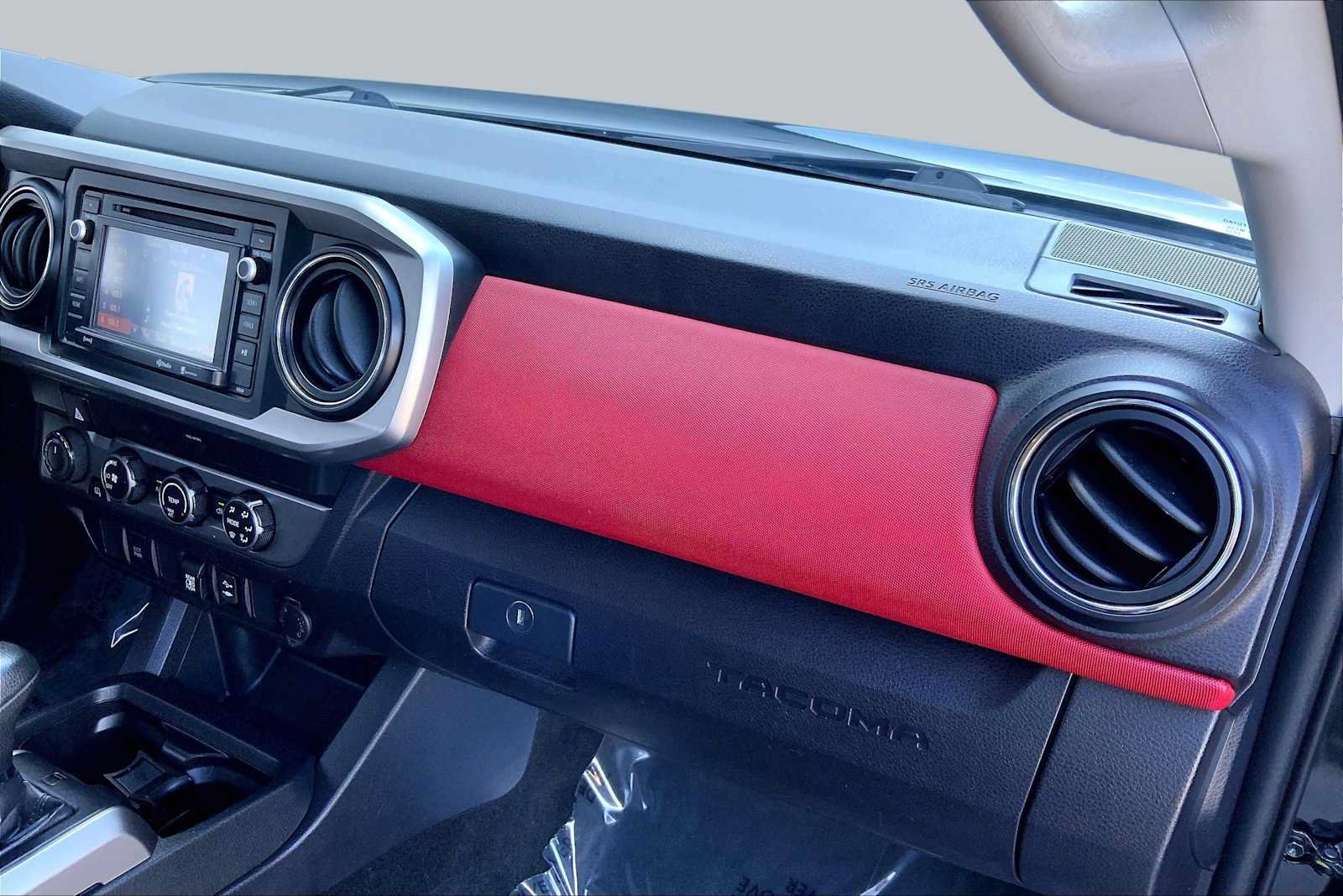 Used 2019 Toyota Tacoma SR5 AWD/4WD image 18