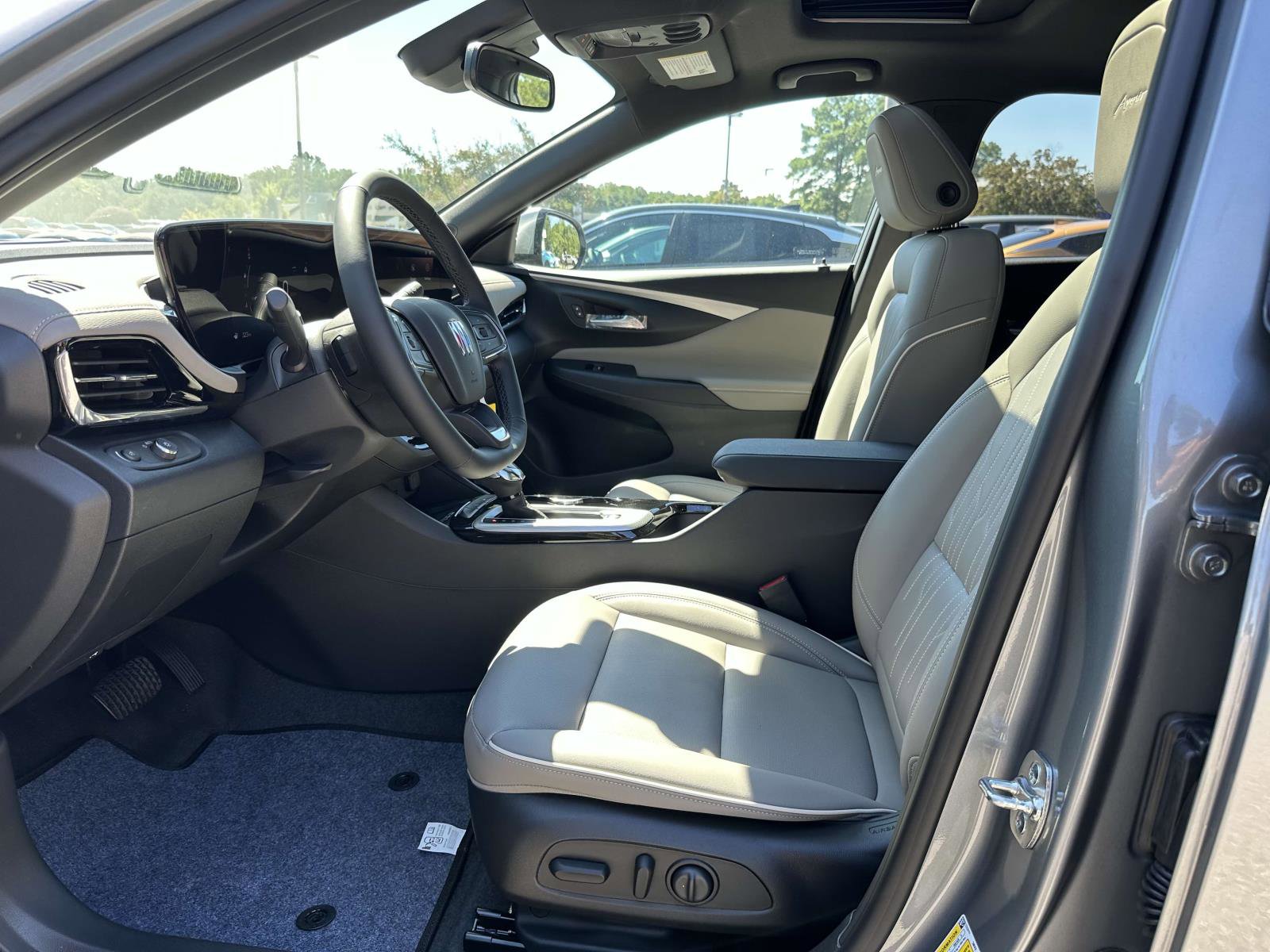 New 2025 Buick Envista Avenir image 15