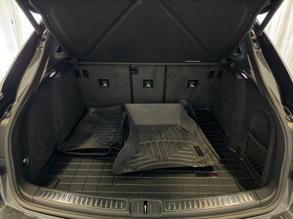 Certified 2021 Porsche Macan AWD/4WD image 28