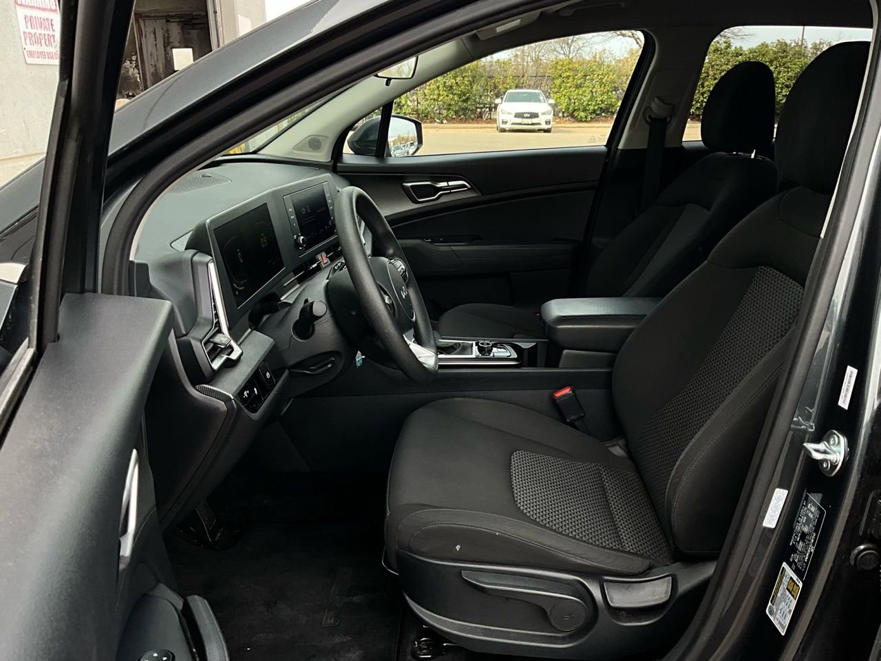 Used 2025 Kia Sportage LX image 10