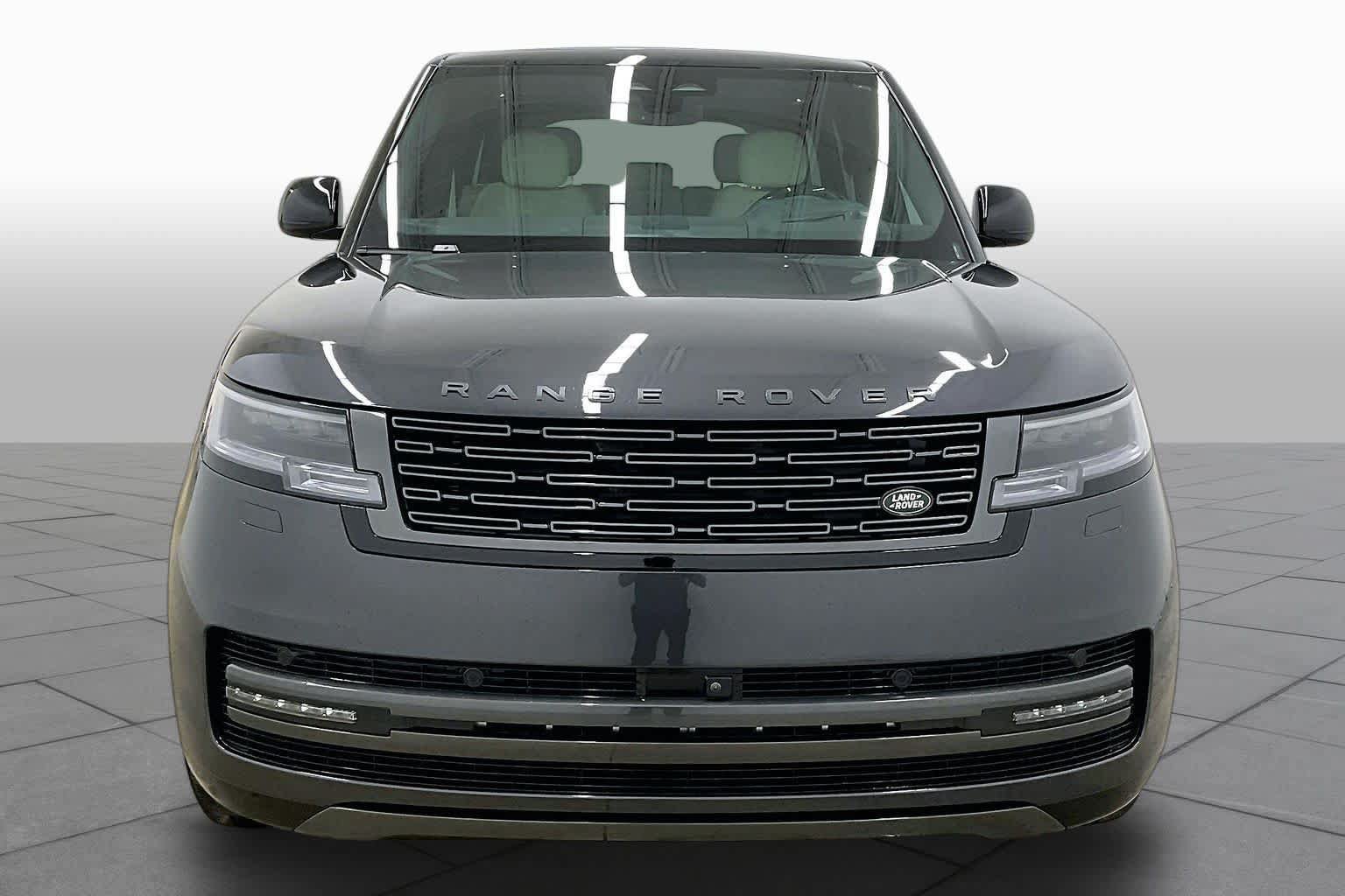 Used 2025 Land Rover Range Rover SE AWD/4WD image 4