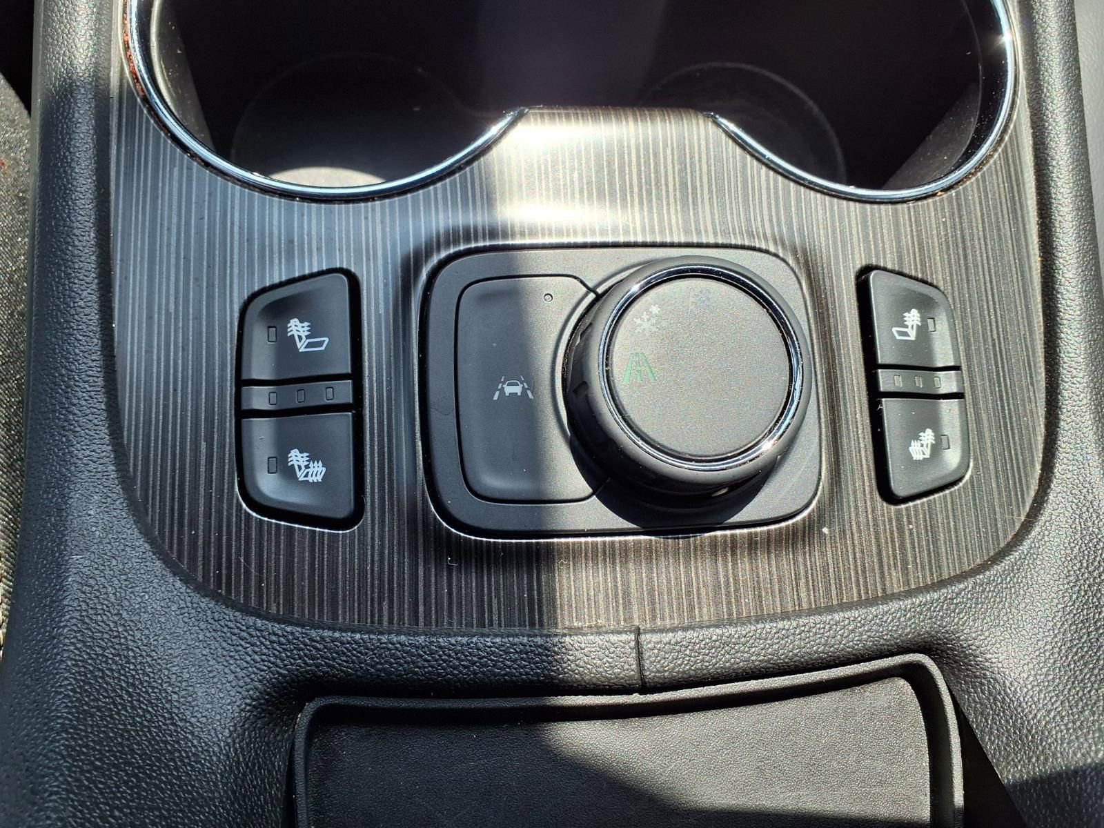 Used 2021 GMC Acadia SLT image 13