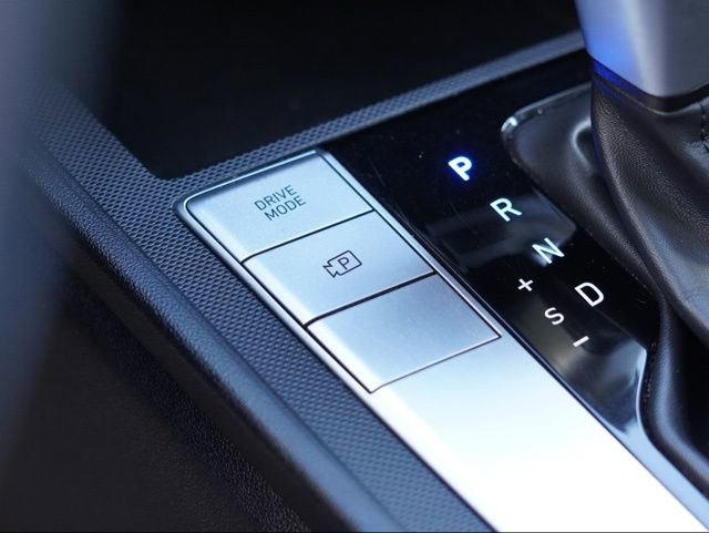 Used 2025 Hyundai Elantra SE image 25