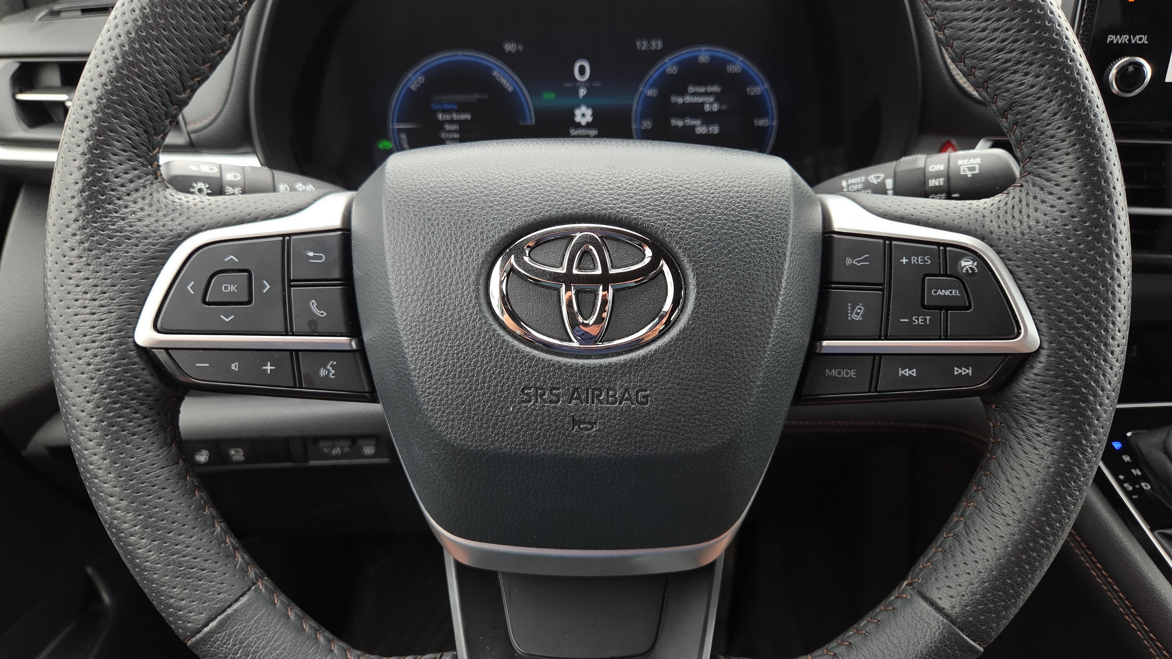 Certified 2025 Toyota Sienna Platinum AWD/4WD image 32