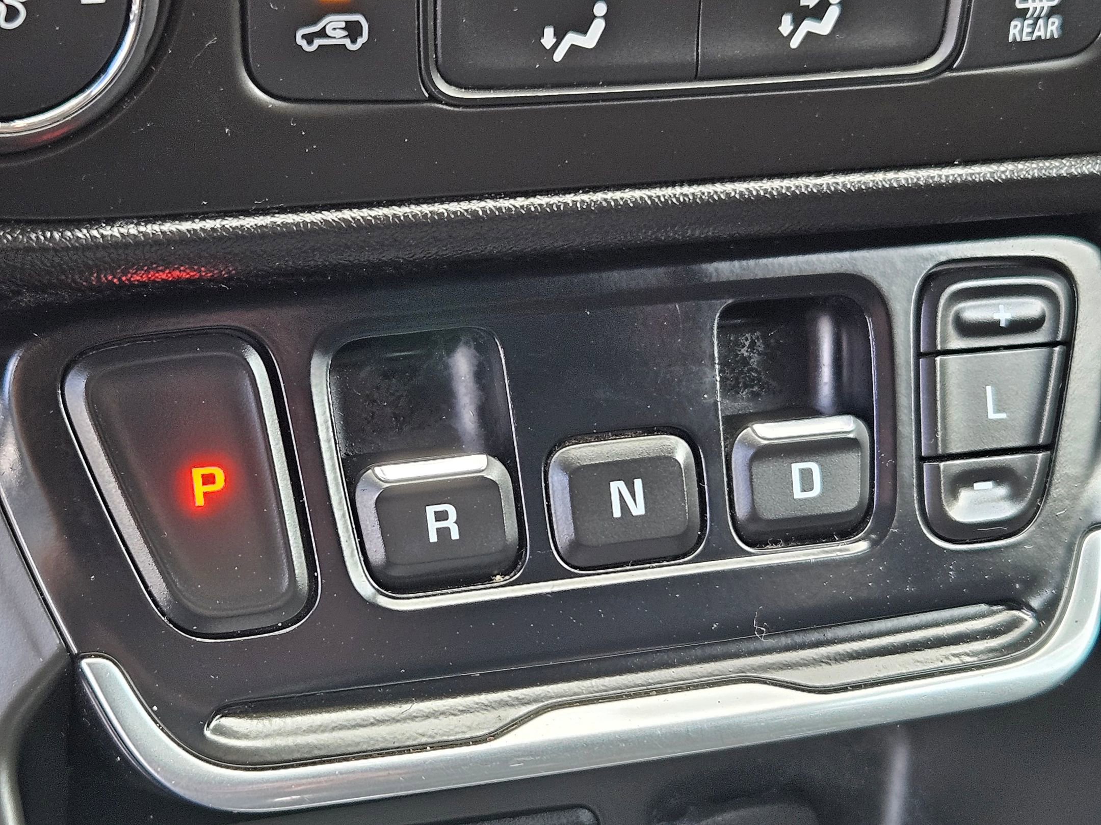 Used 2018 GMC Terrain SLE image 17