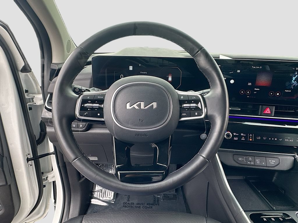Certified 2025 Kia Carnival SX Prestige FWD image 11