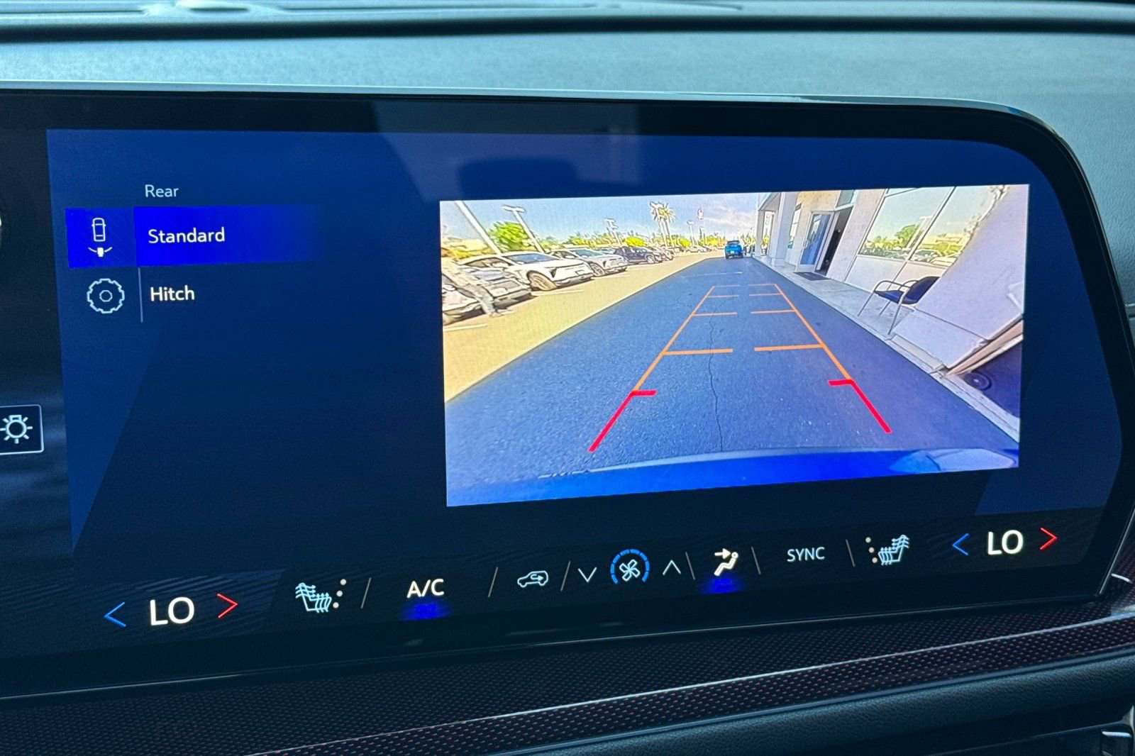 Used 2025 Chevrolet Traverse Z71 image 27