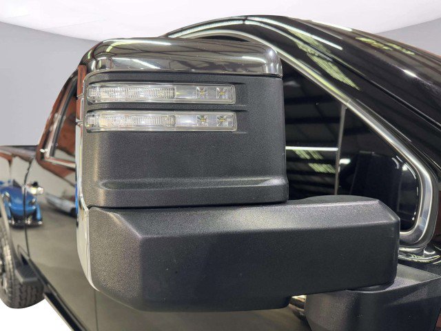 Used 2022 GMC Sierra 2500 Denali w/ Denali Black Diamond Edition image 16