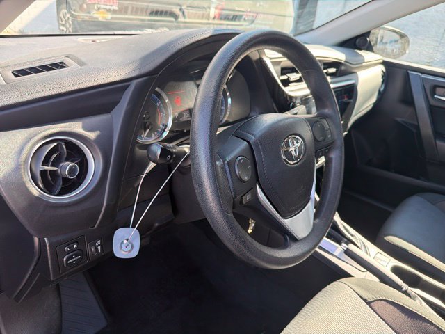 Used 2018 Toyota Corolla LE FWD image 13