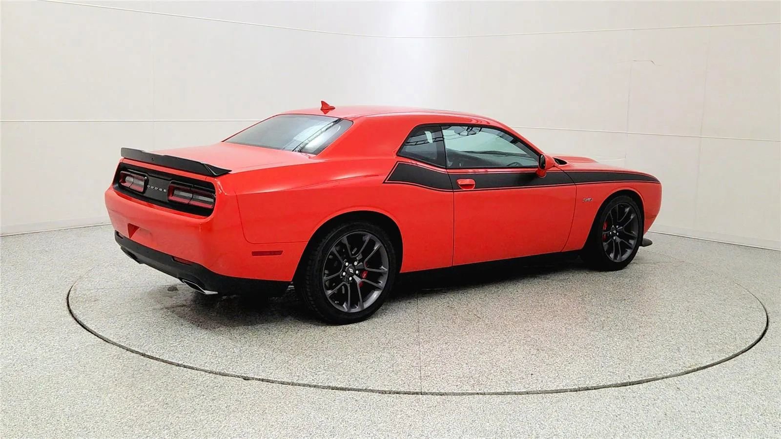 Used 2023 Dodge Challenger R/T w/ Plus Package image 7